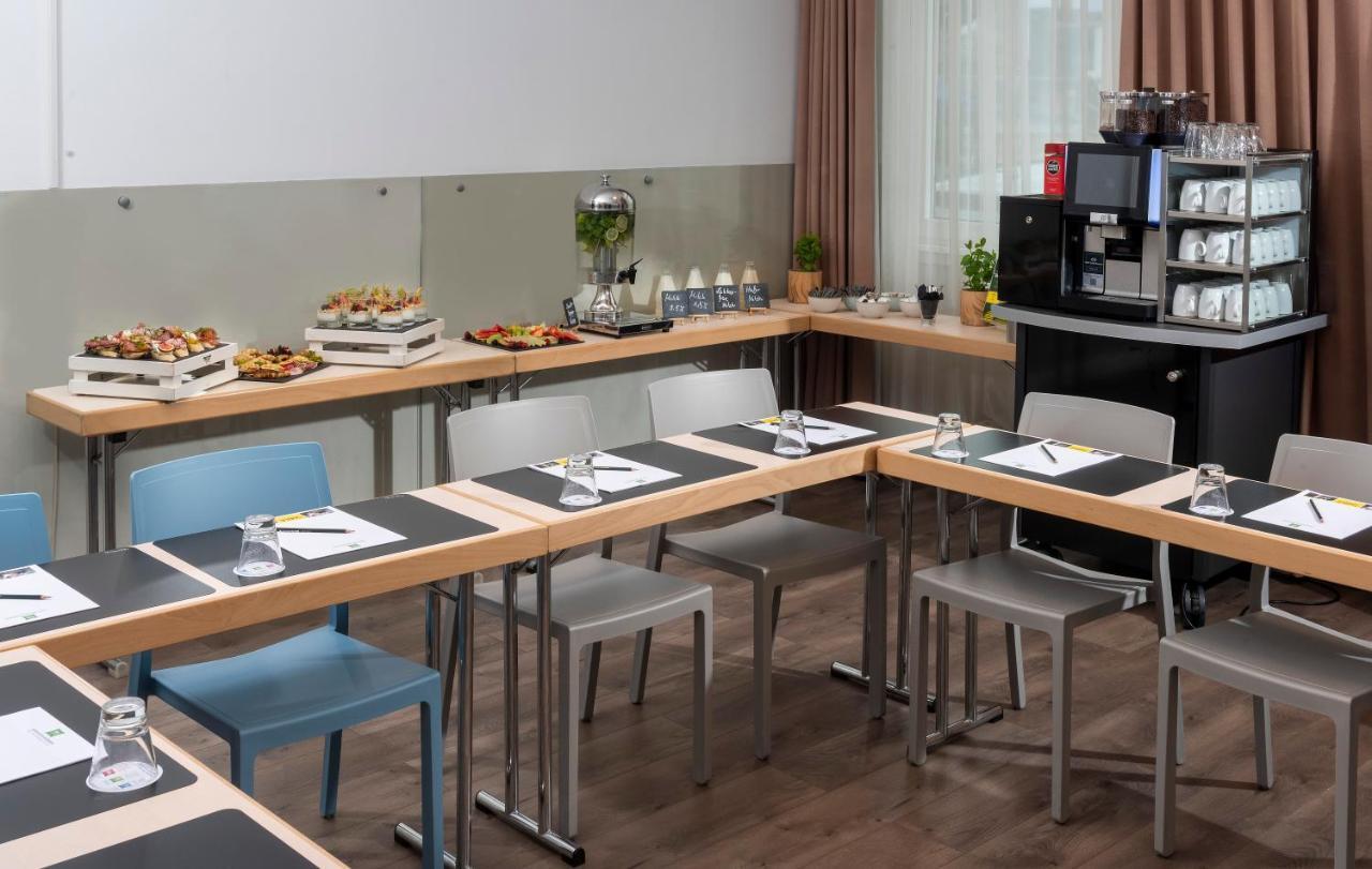 Ibis Styles Berlin Treptow Hotel Bagian luar foto
